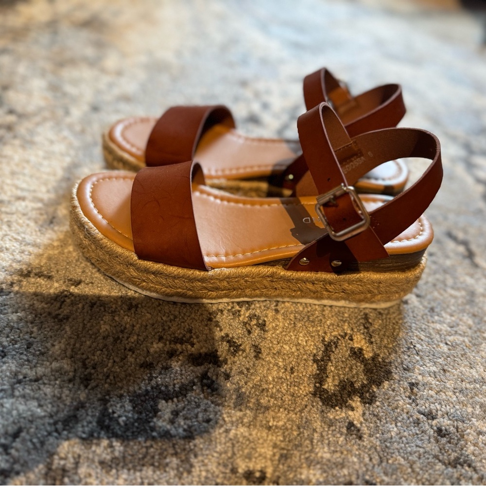 Brown Espadrille Shoes with Leather Finish